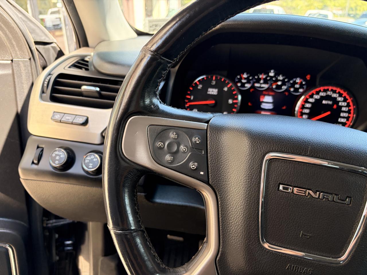 GMC Yukon Denali 4WD 2015