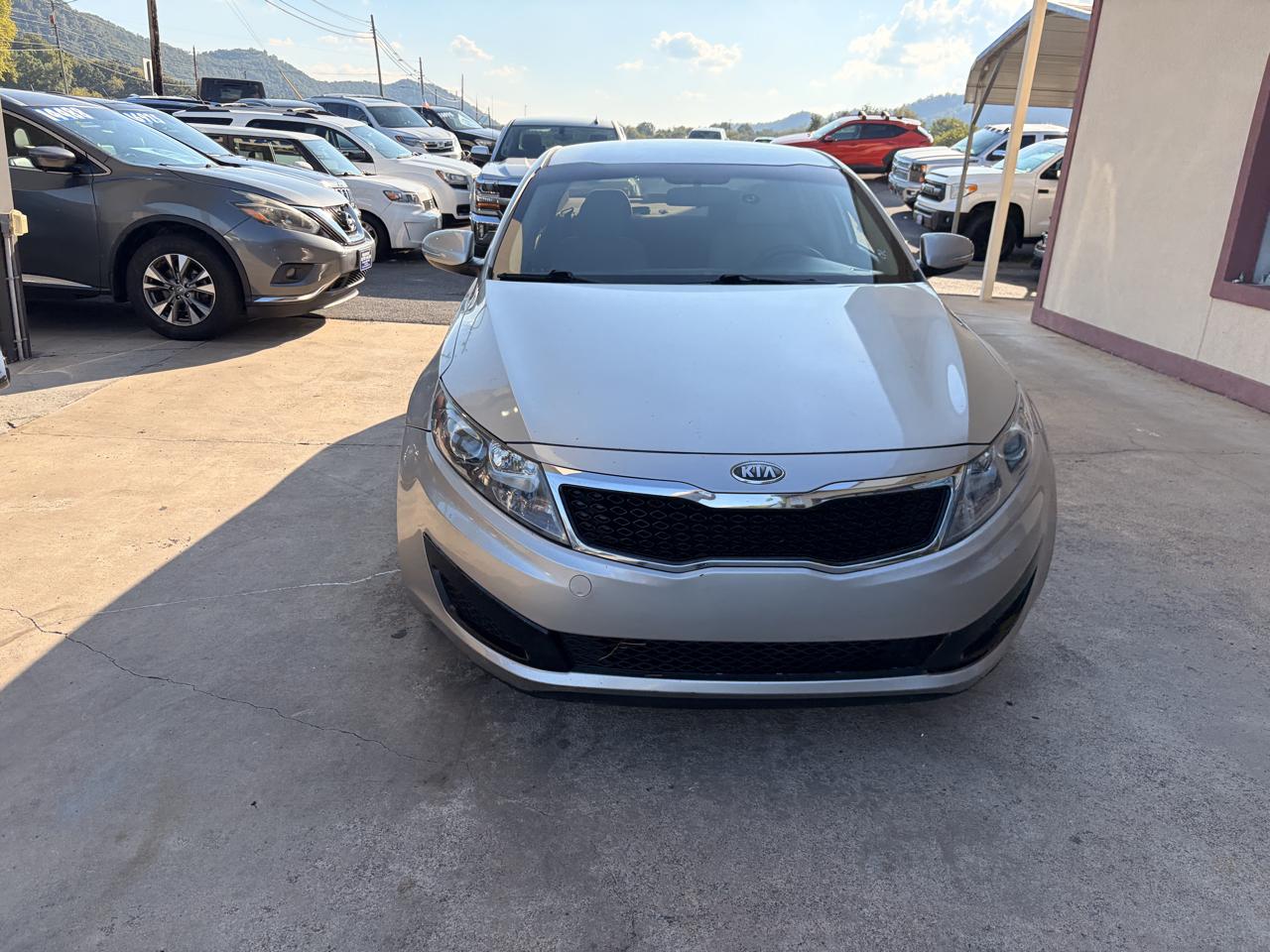 Kia Optima LX AT 2011