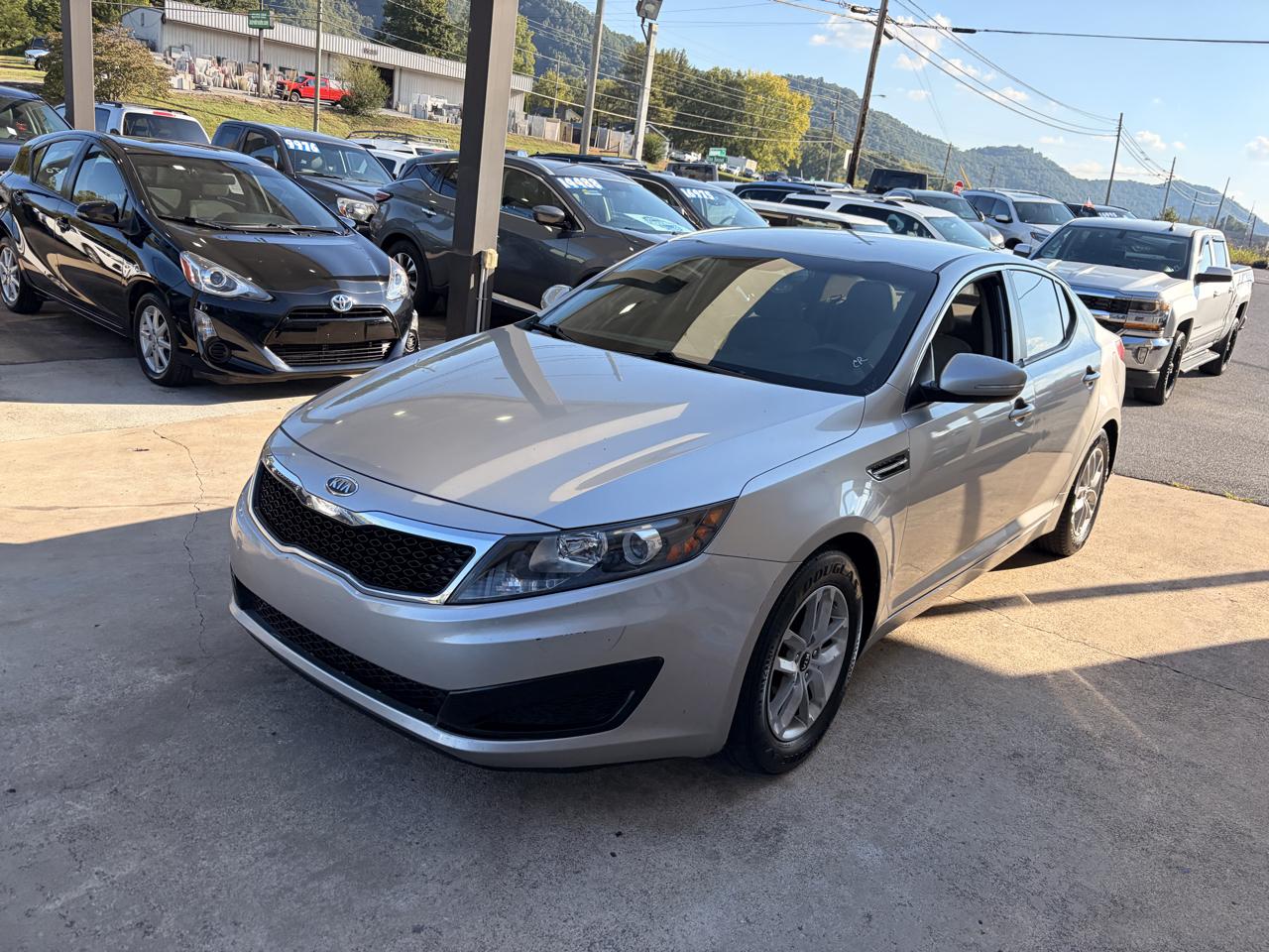 Kia Optima LX AT 2011