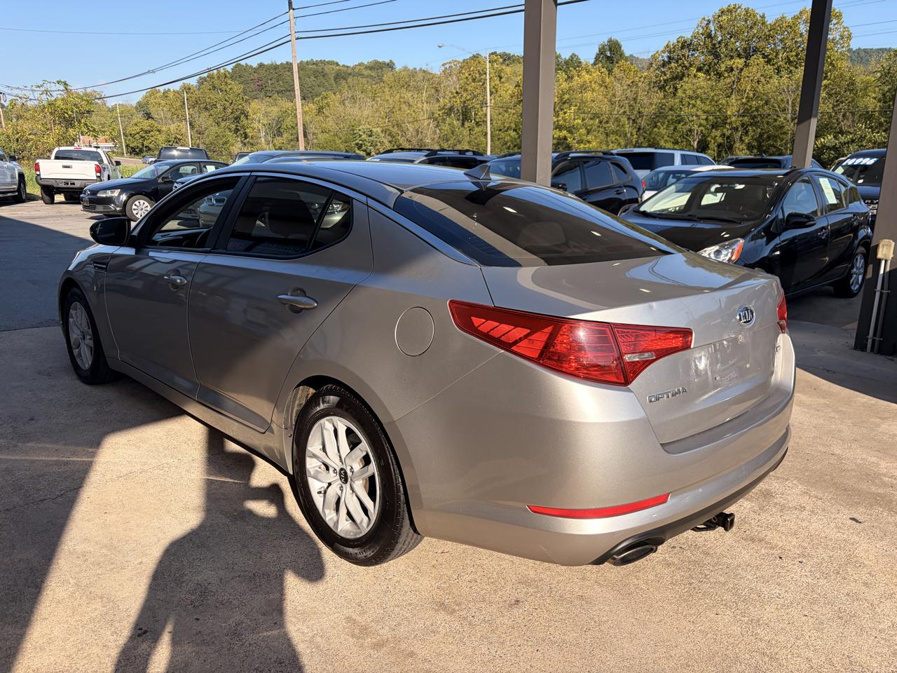 Kia Optima LX AT 2011
