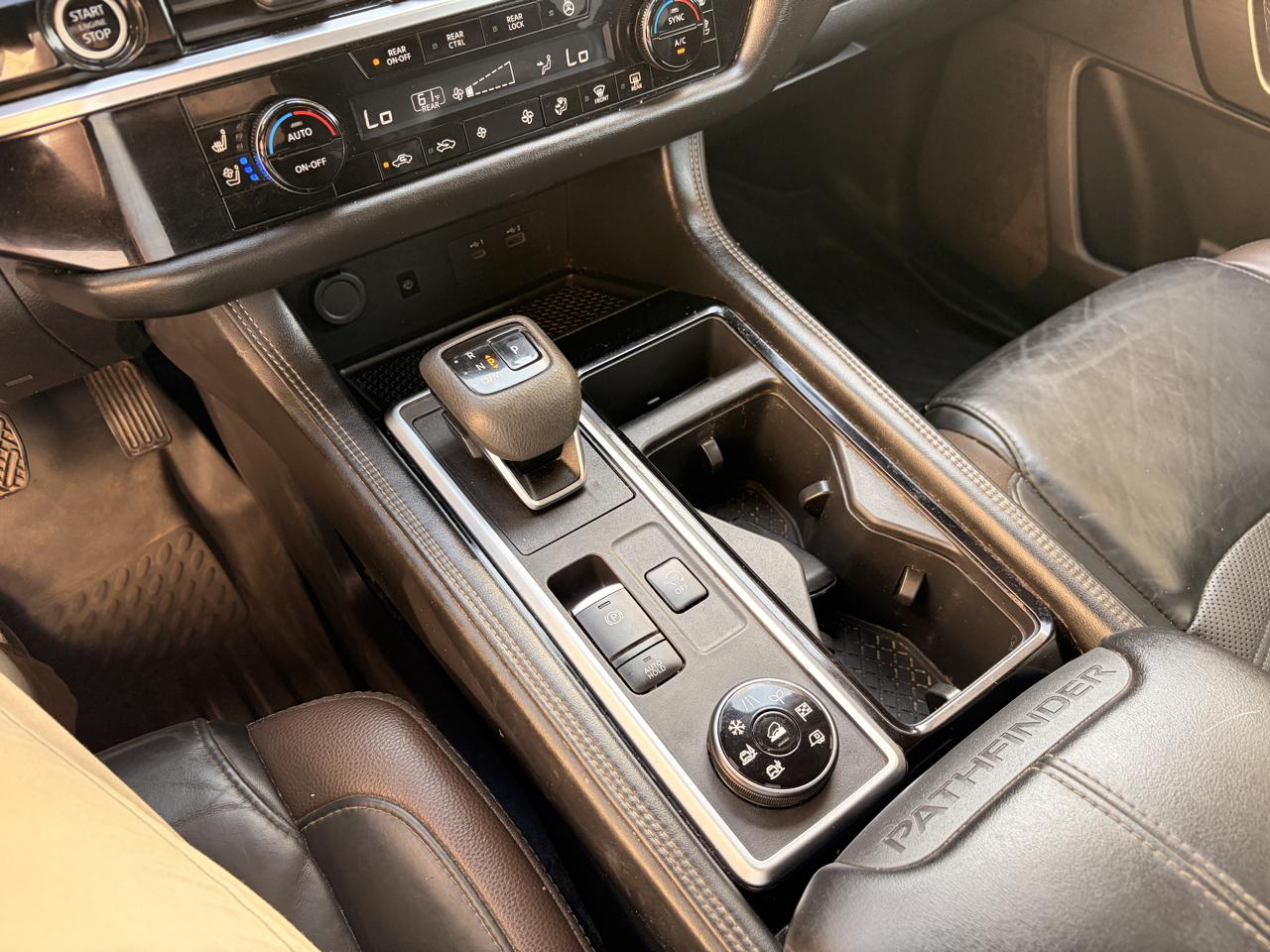 Nissan Pathfinder Platinum 4WD 2023