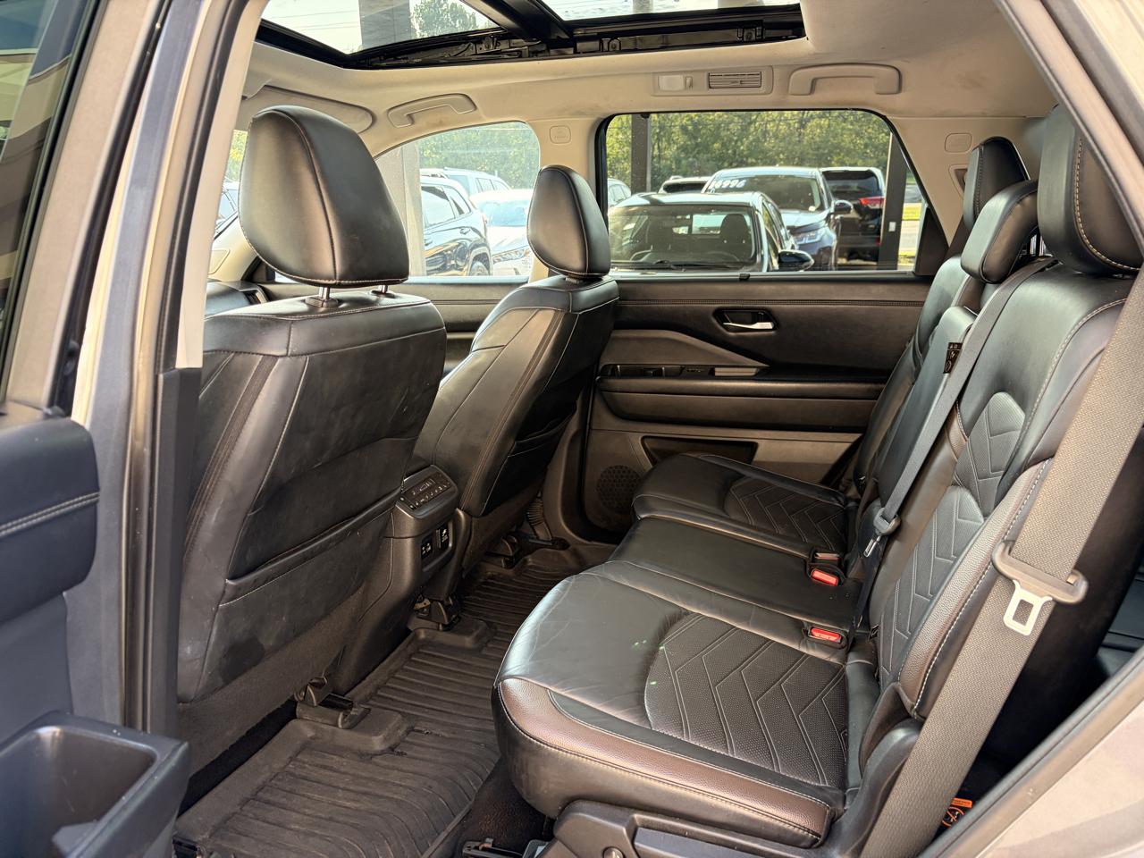Nissan Pathfinder Platinum 4WD 2023