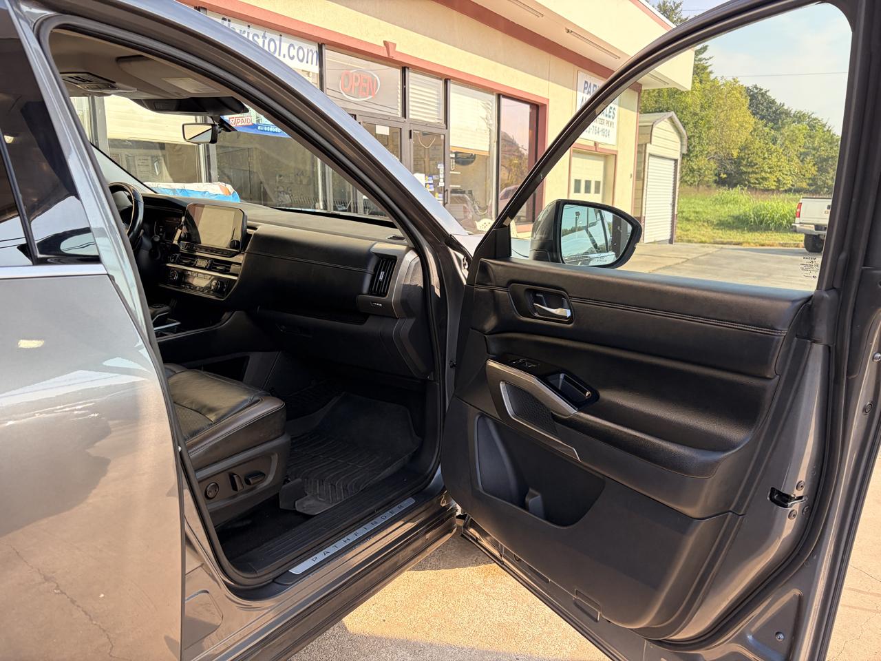 Nissan Pathfinder Platinum 4WD 2023