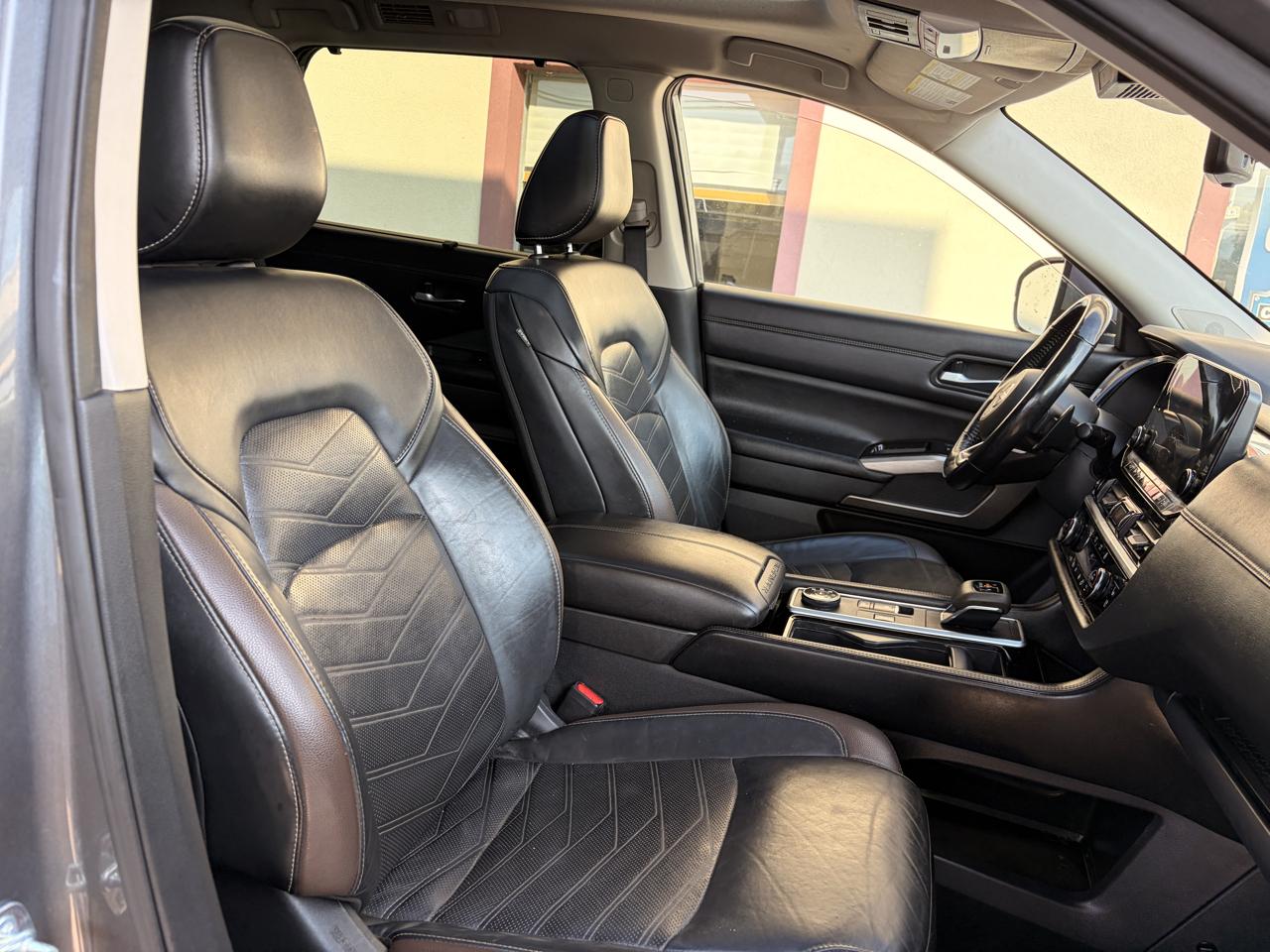 Nissan Pathfinder Platinum 4WD 2023