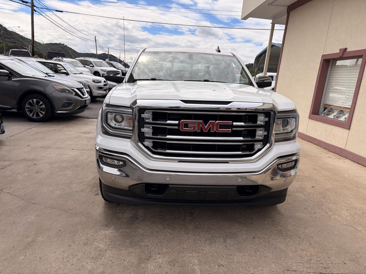 GMC Sierra photo 2