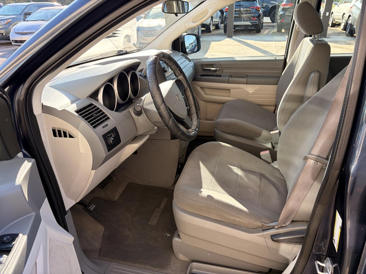 Dodge Grand Caravan photo 5