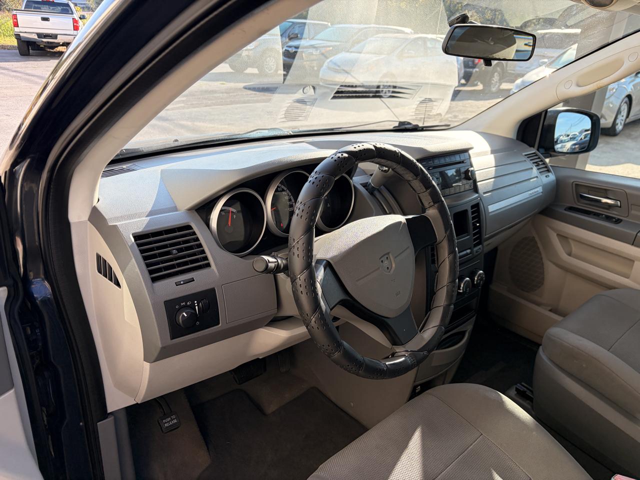 Dodge Grand Caravan photo 6