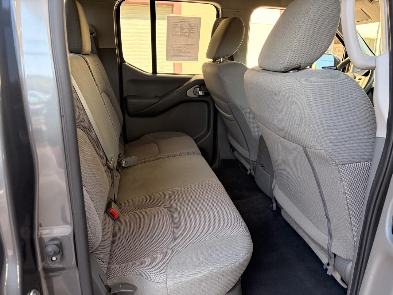 Nissan Frontier photo 14