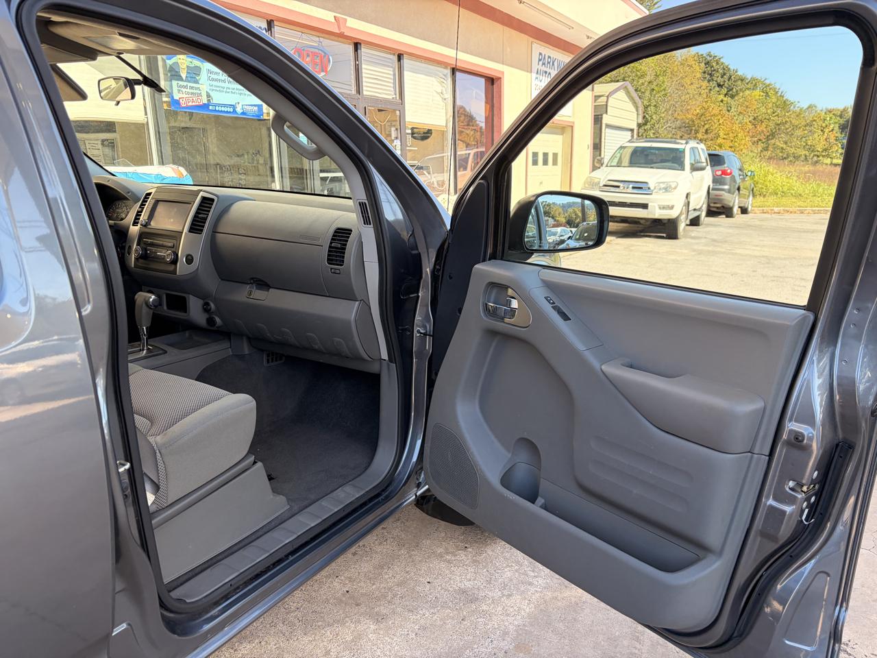 Nissan Frontier photo 15