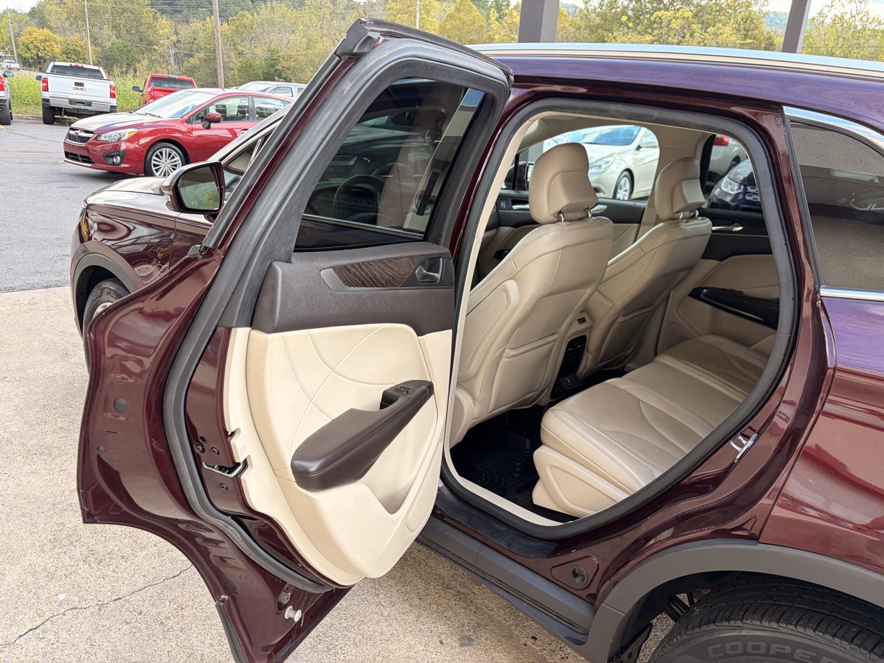 Lincoln MKC photo 11