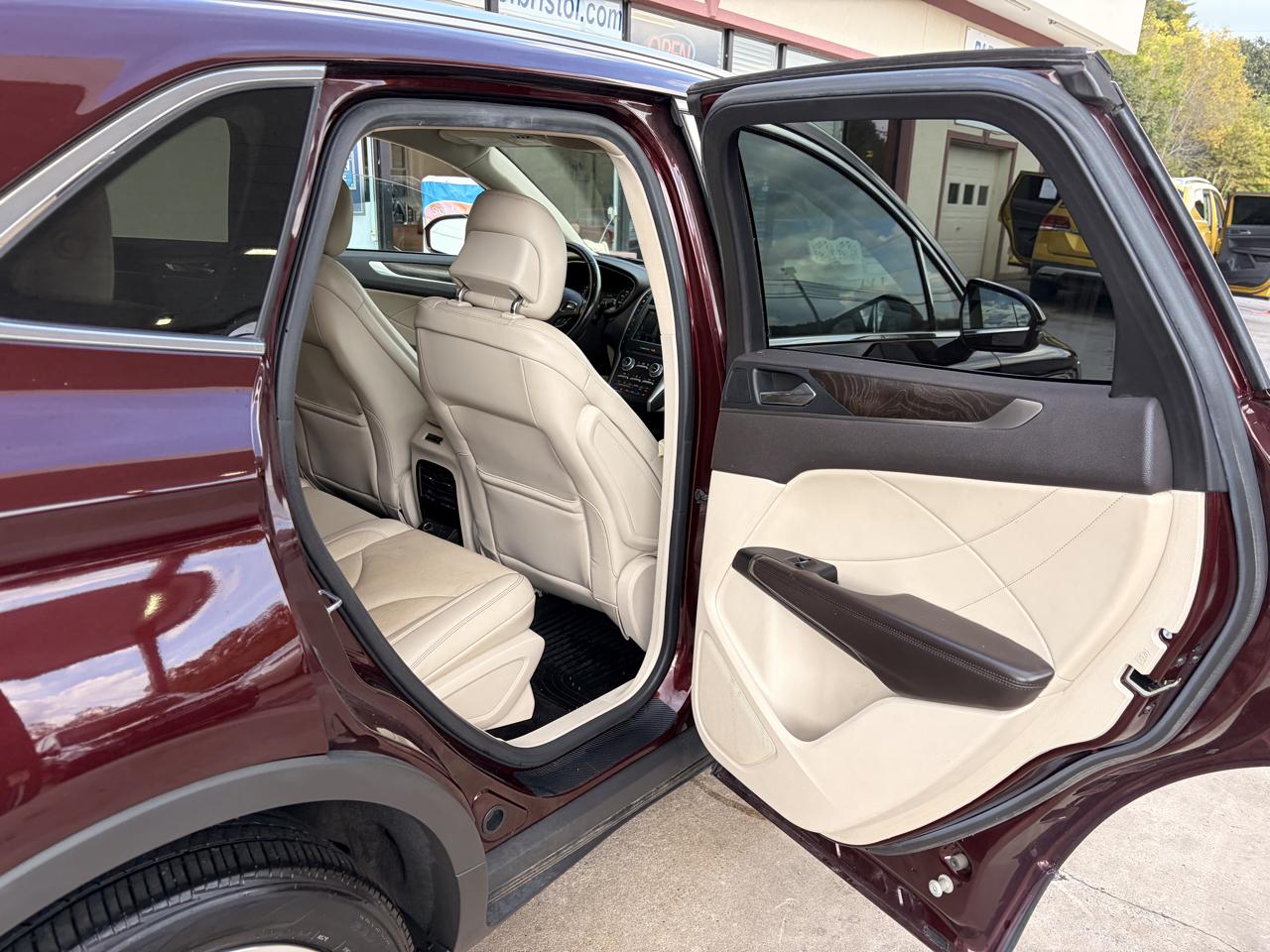 Lincoln MKC photo 14