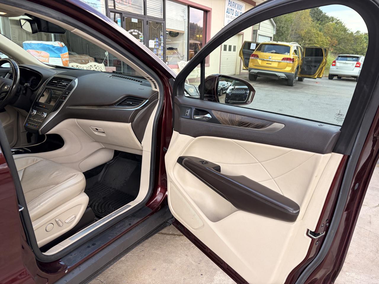Lincoln MKC photo 16