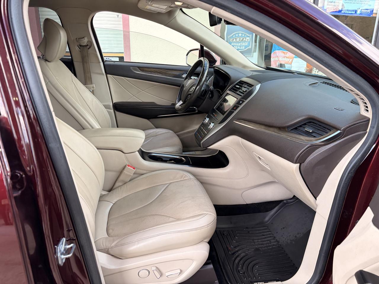 Lincoln MKC photo 17