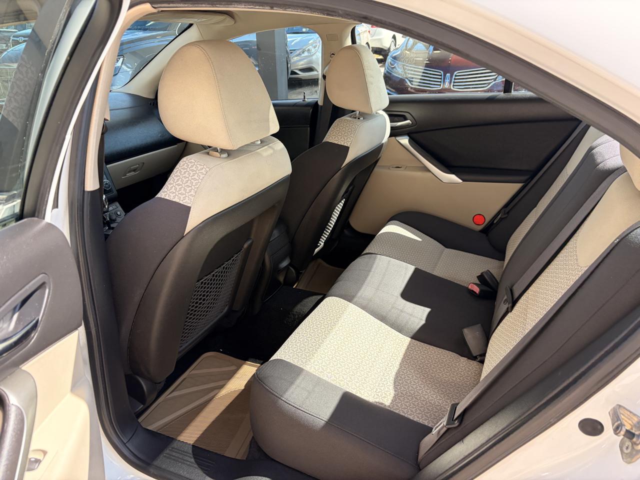 Pontiac G6 Base 2010
