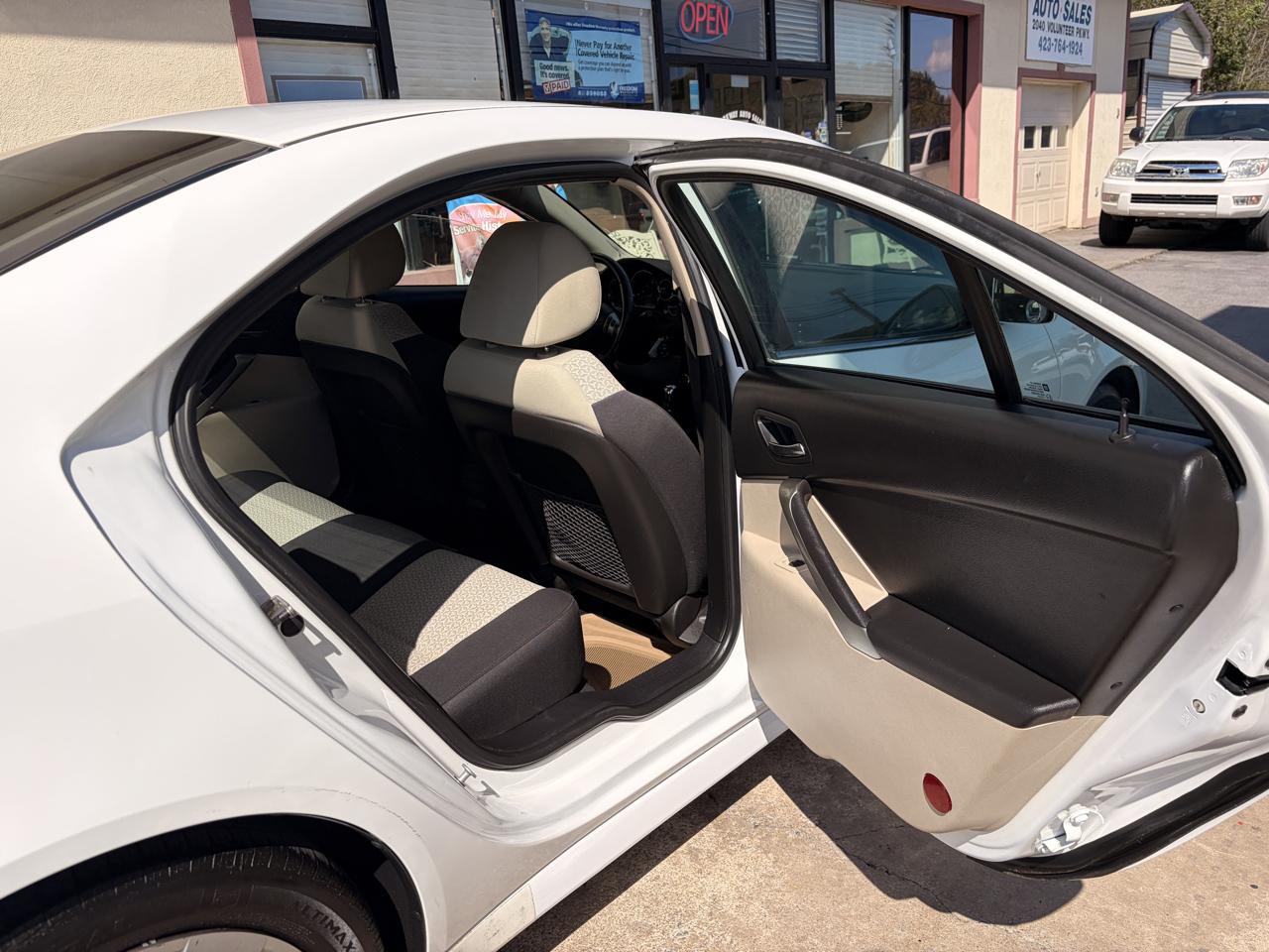Pontiac G6 Base 2010