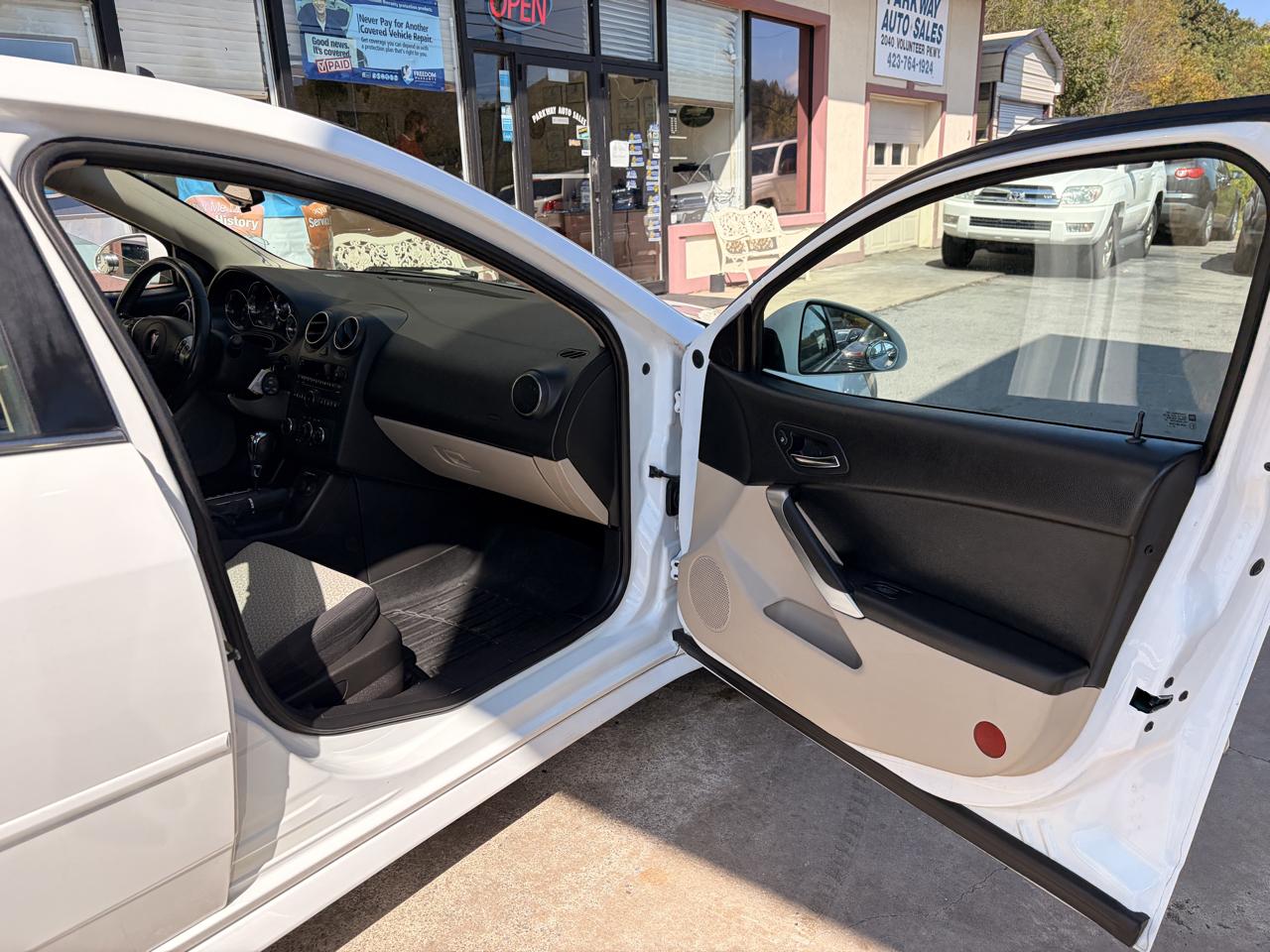 Pontiac G6 Base 2010