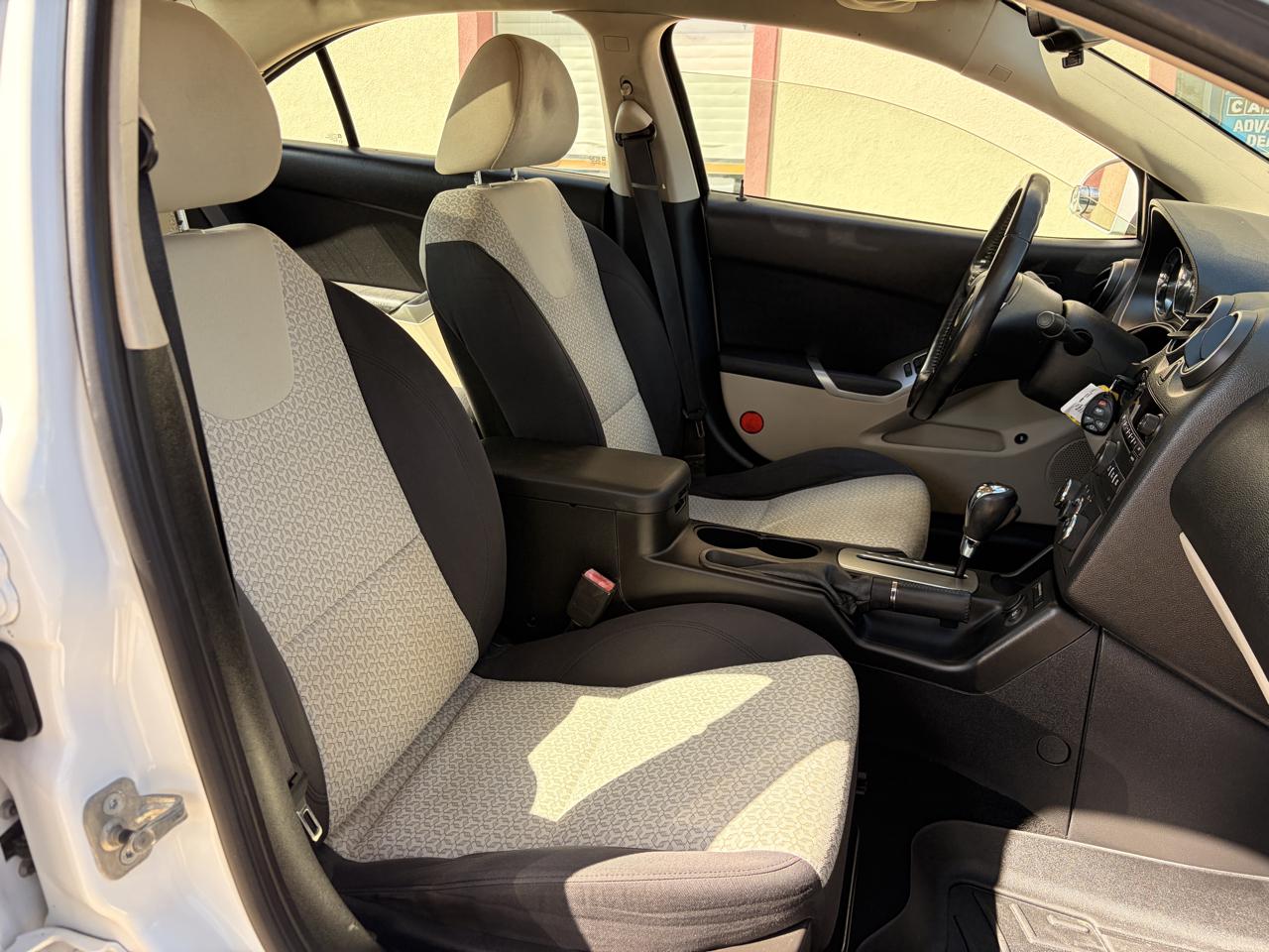 Pontiac G6 Base 2010