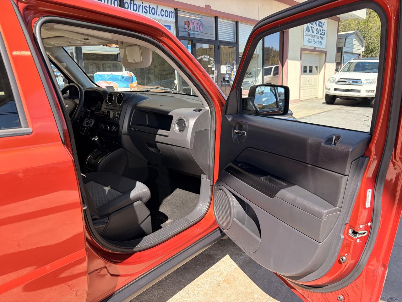 Jeep Patriot Sport 2WD 2010