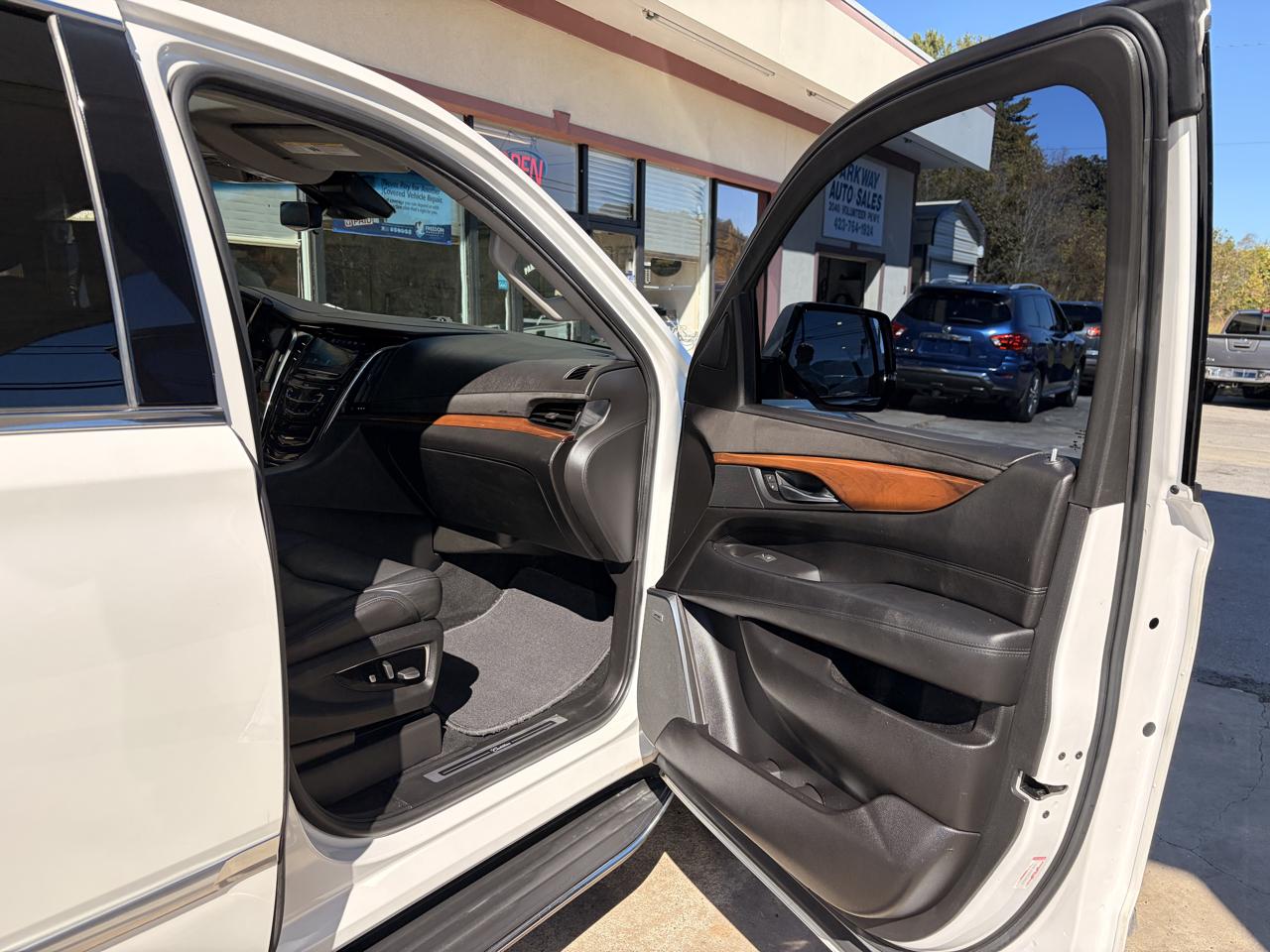 Cadillac Escalade Luxury 4WD 2018