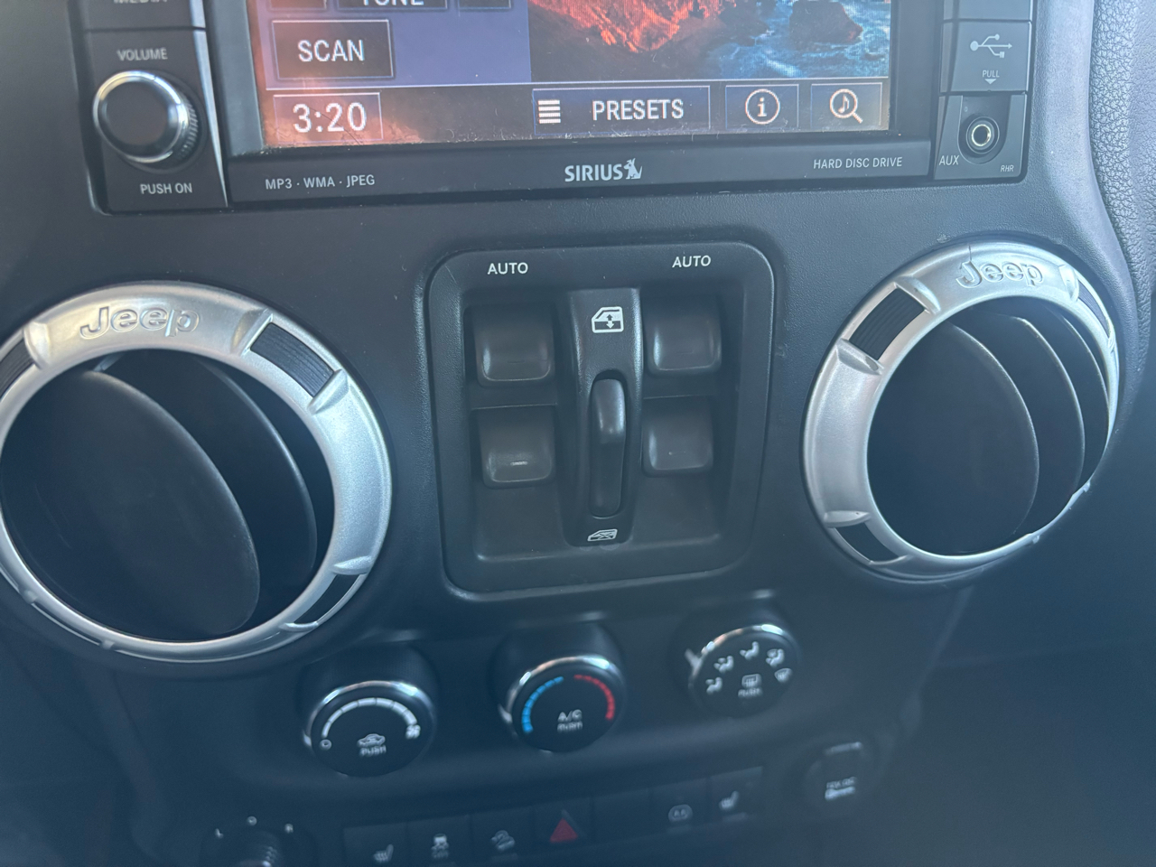 Jeep Wrangler Unlimited Sahara 4WD 2012