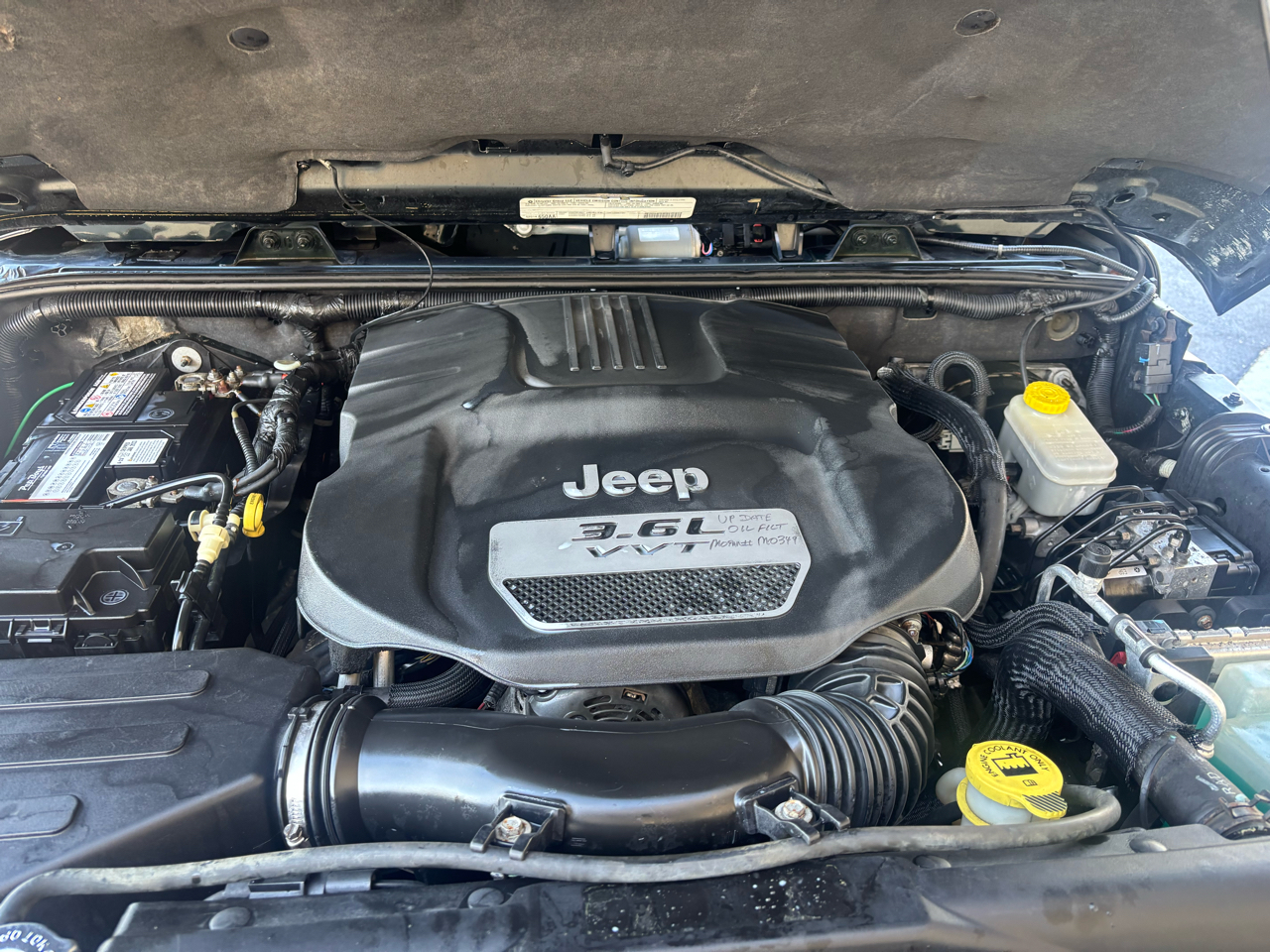 Jeep Wrangler Unlimited Sahara 4WD 2012