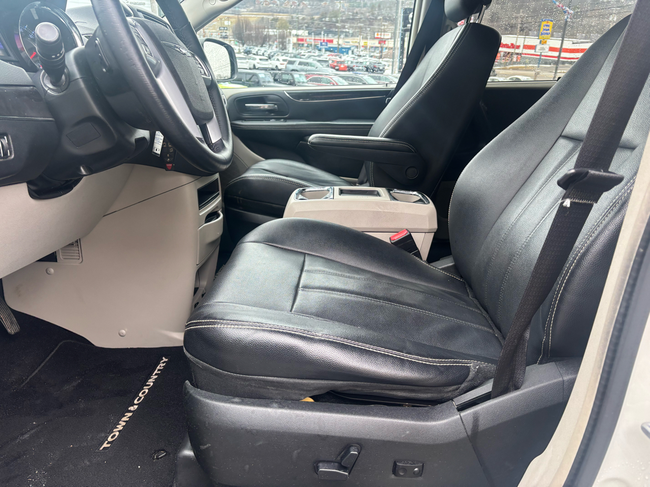 Chrysler Town & Country Touring 2013