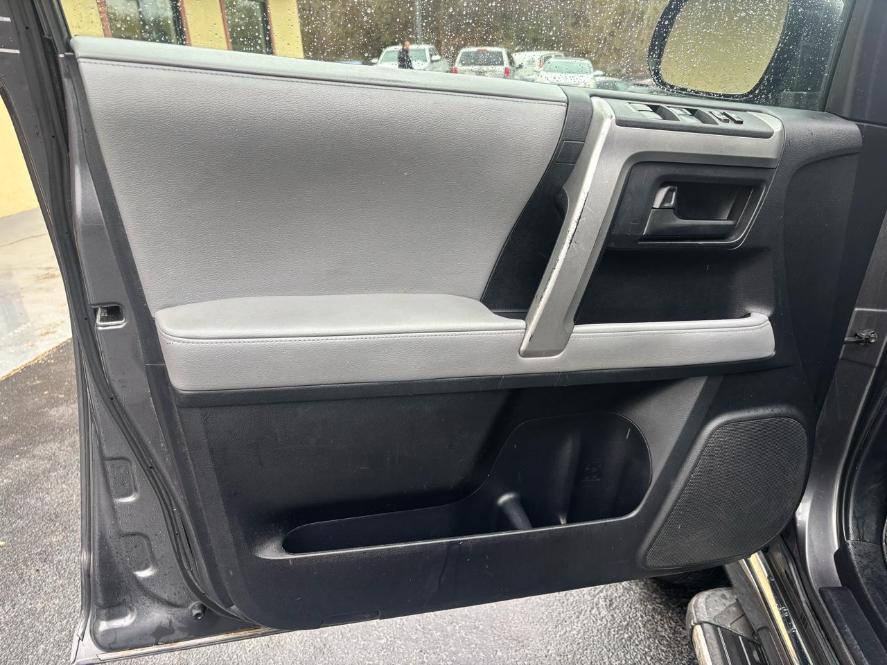 Toyota 4Runner SR5 4WD 2011