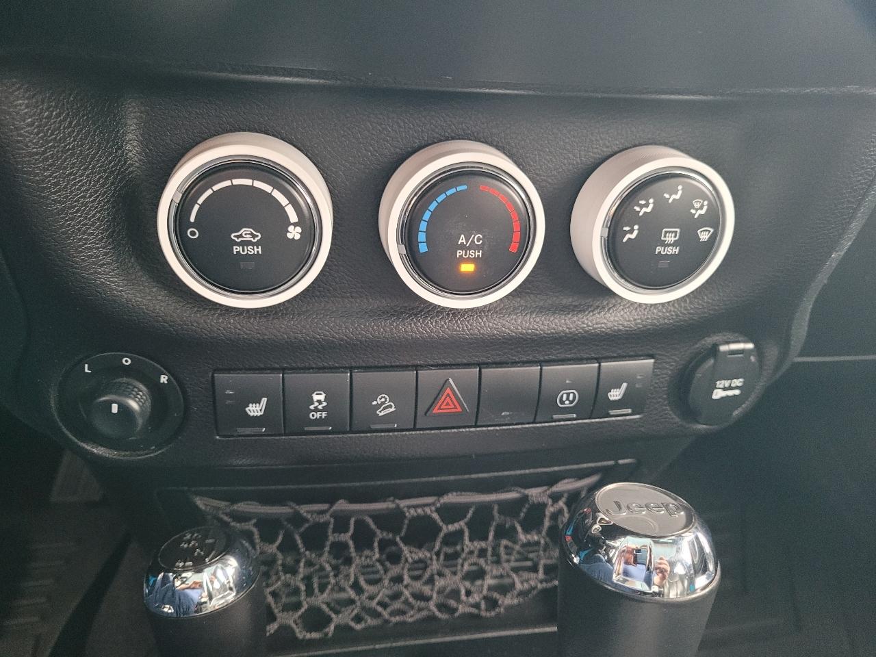 Jeep Wrangler Unlimited Sahara 4WD 2017