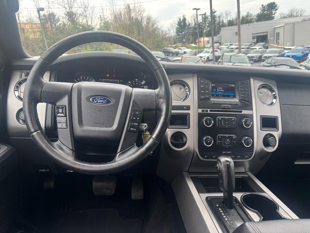 Ford Expedition XLT 2WD 2016