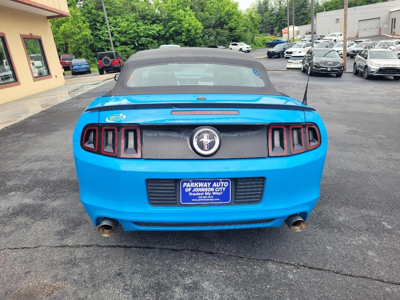 Ford Mustang V6 Convertible 2014