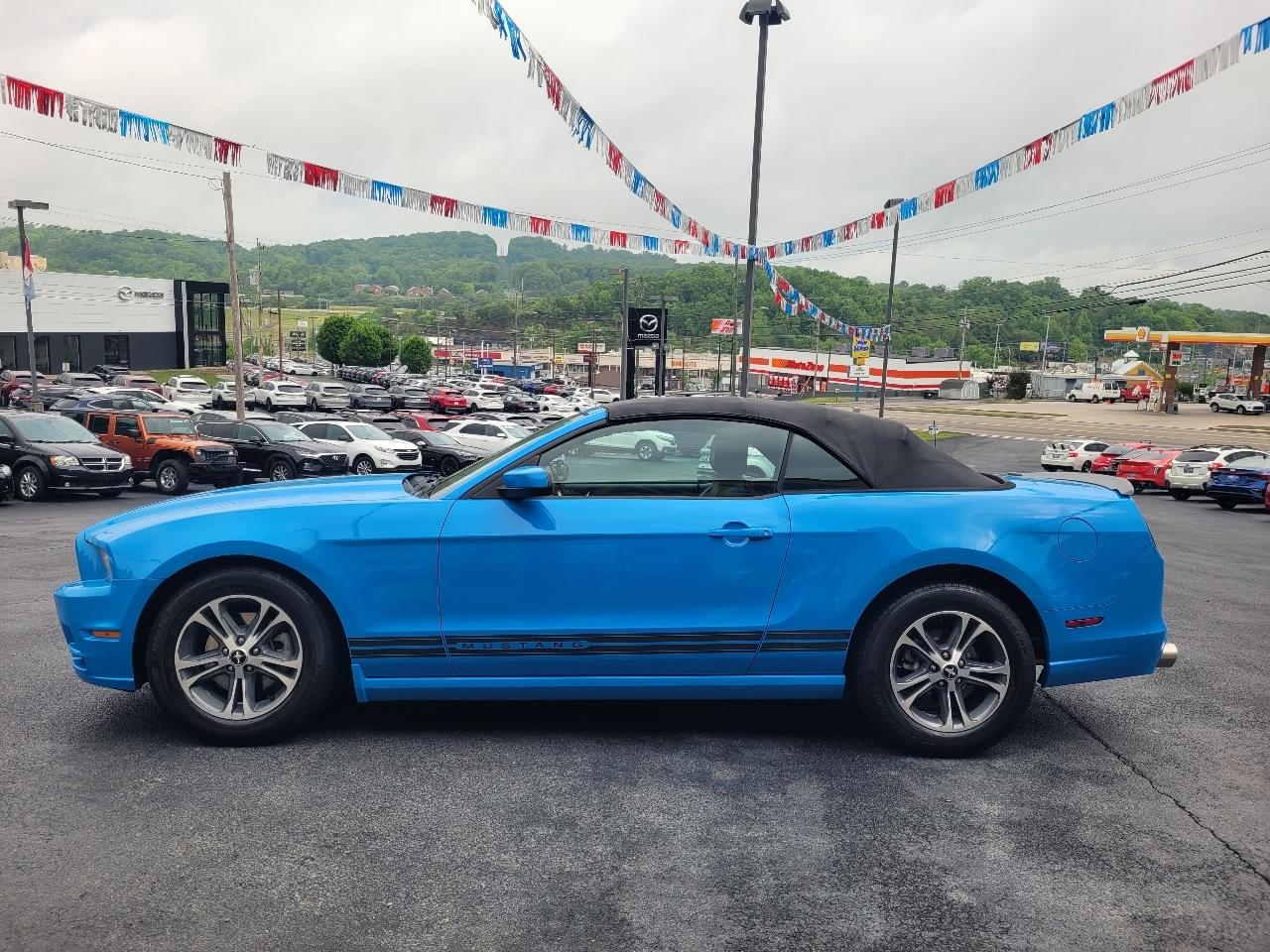 Ford Mustang V6 Convertible 2014