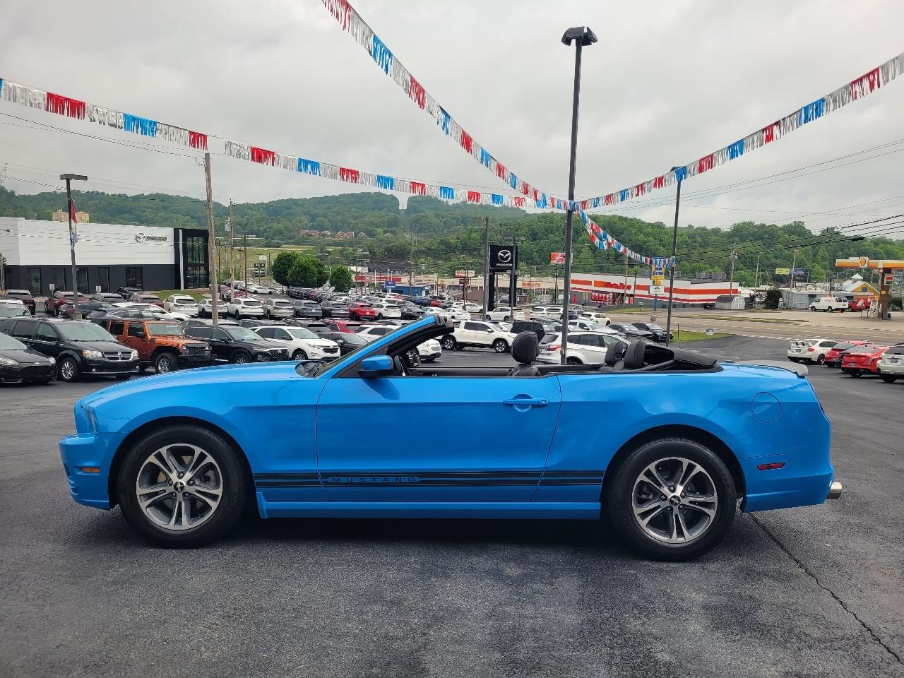 Ford Mustang V6 Convertible 2014