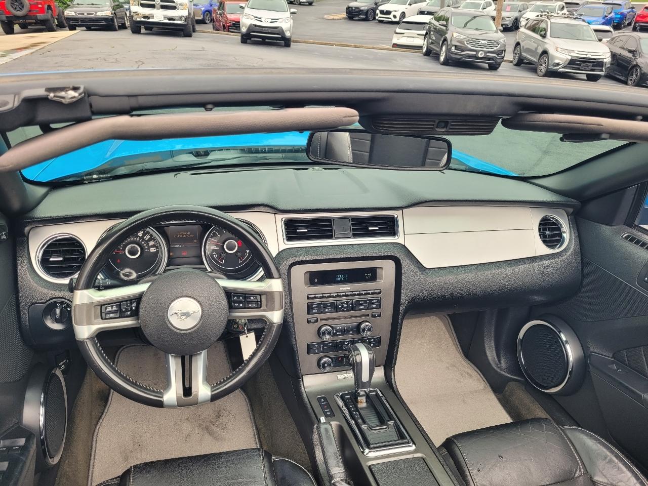 Ford Mustang V6 Convertible 2014