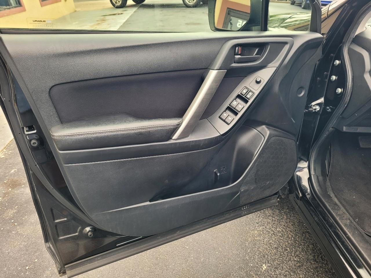Subaru Forester 2.5i Premium PZEV CVT 2016