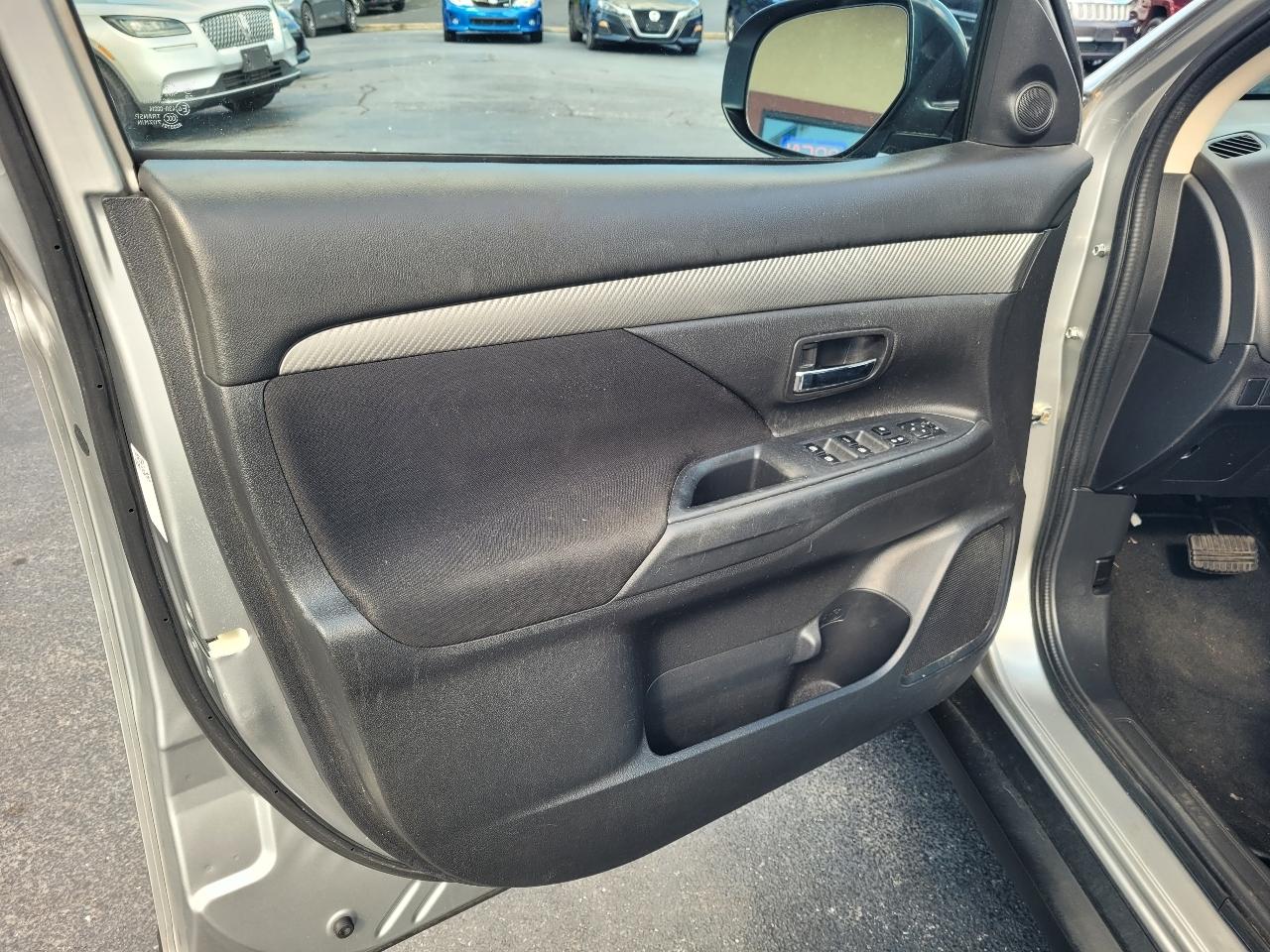 Mitsubishi Outlander SEL AWD 2018