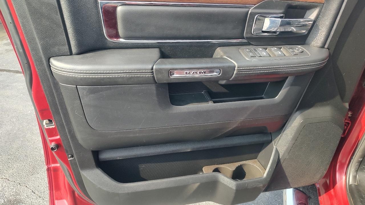 RAM 1500 Laramie Crew Cab SWB 4WD 2015