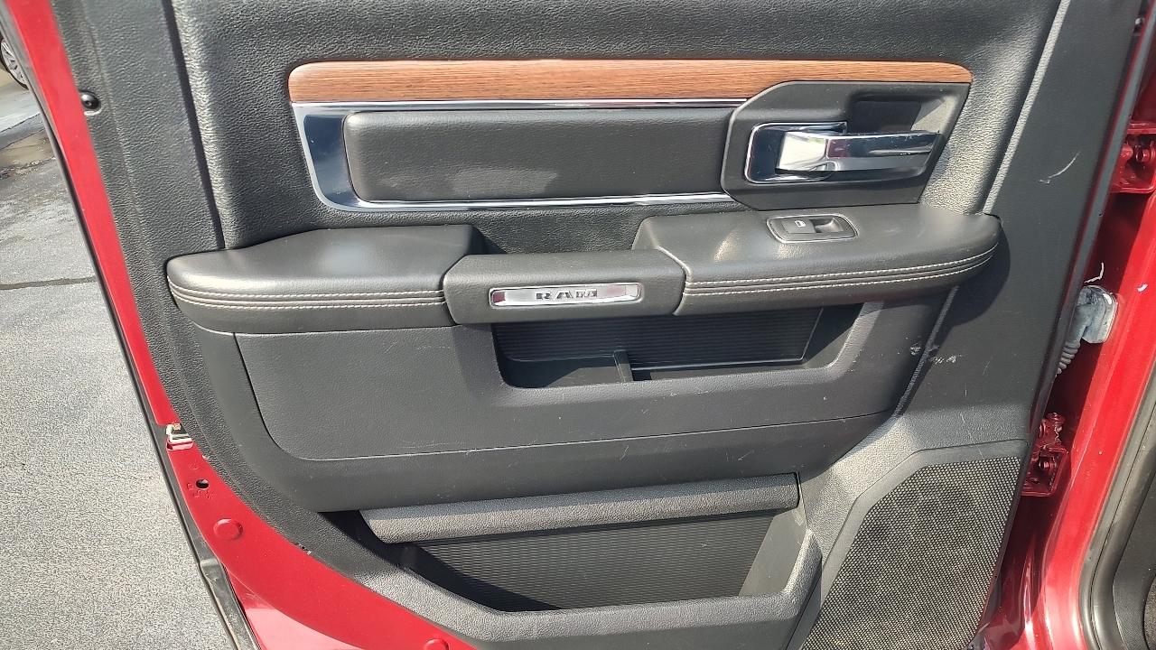RAM 1500 Laramie Crew Cab SWB 4WD 2015