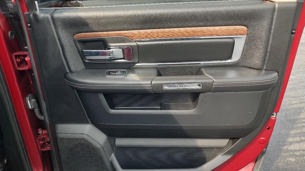 RAM 1500 Laramie Crew Cab SWB 4WD 2015