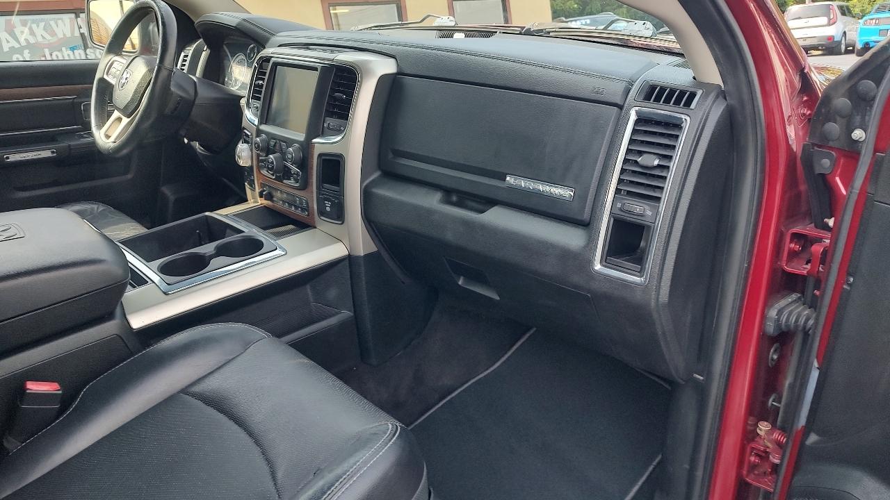 RAM 1500 Laramie Crew Cab SWB 4WD 2015