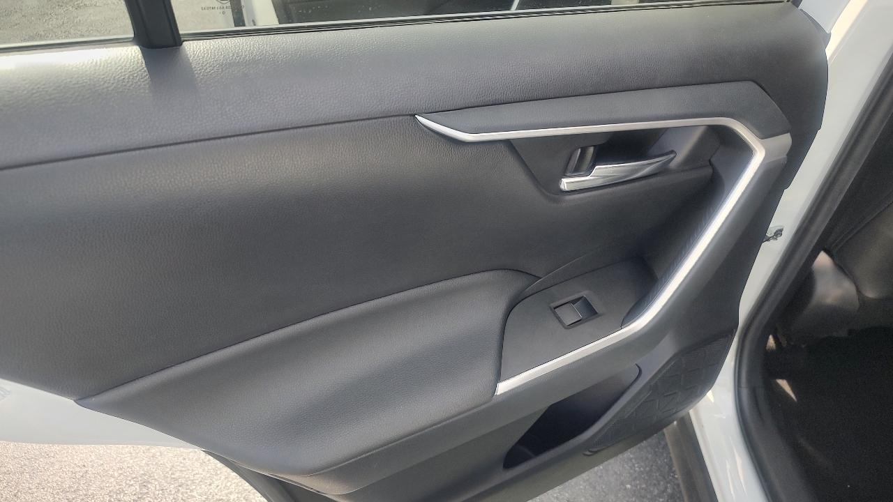 2021 Toyota RAV4 XLE Premium - Photo 19