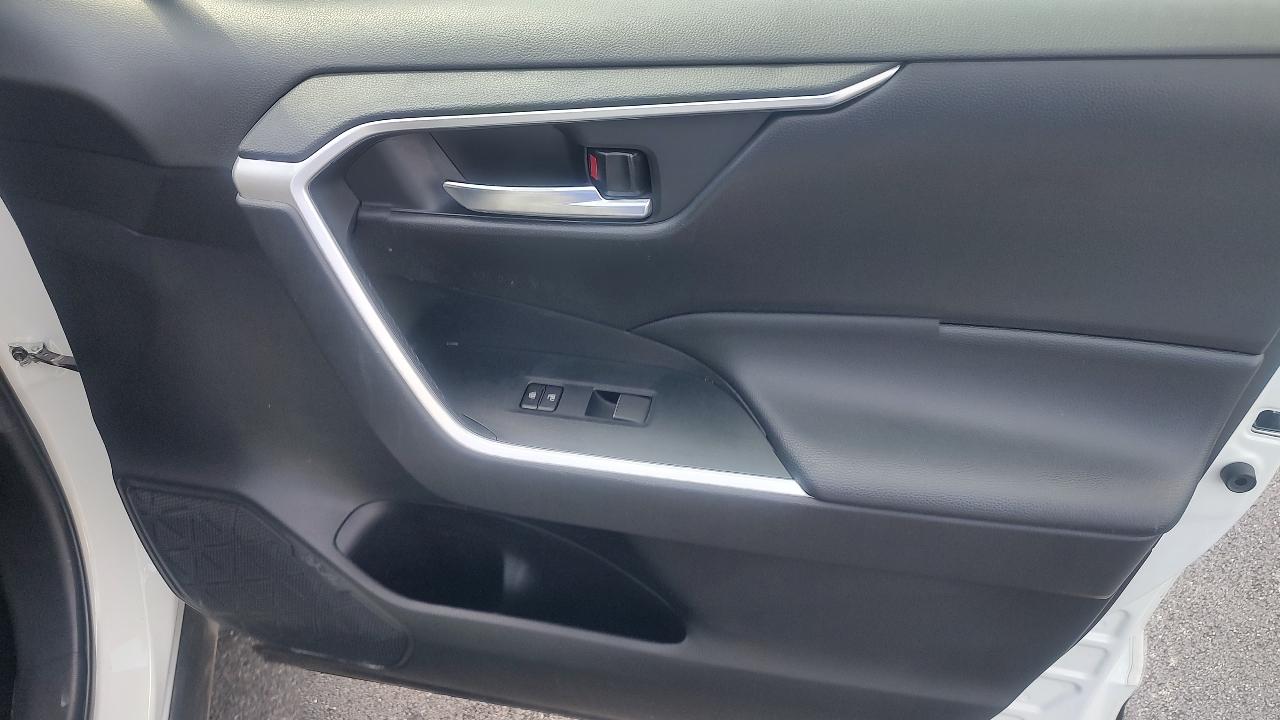 2021 Toyota RAV4 XLE Premium - Photo 24