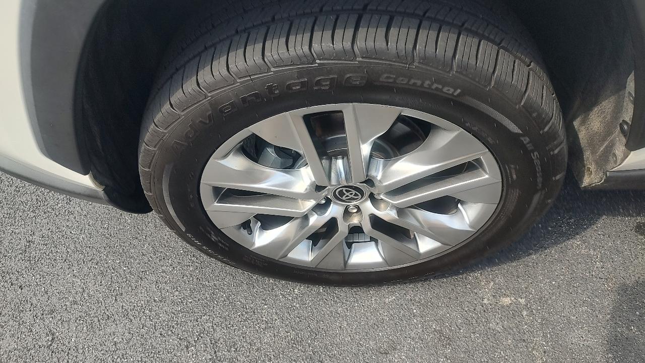 2021 Toyota RAV4 XLE Premium - Photo 27