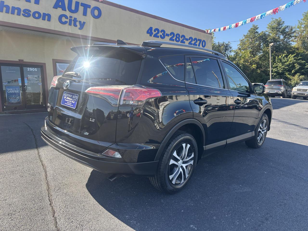Toyota RAV4 LE FWD 2017