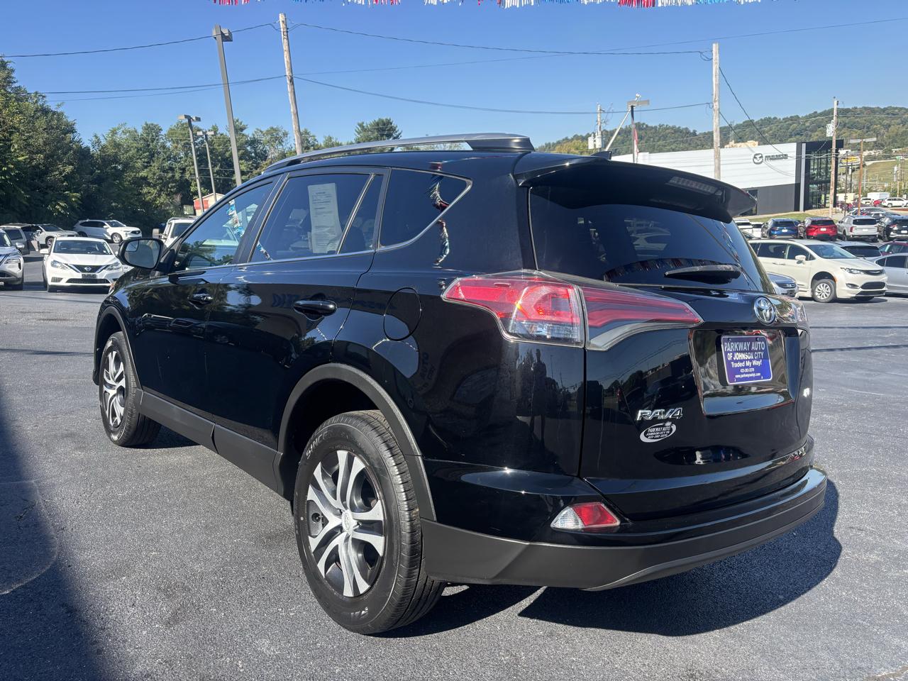 Toyota RAV4 LE FWD 2017
