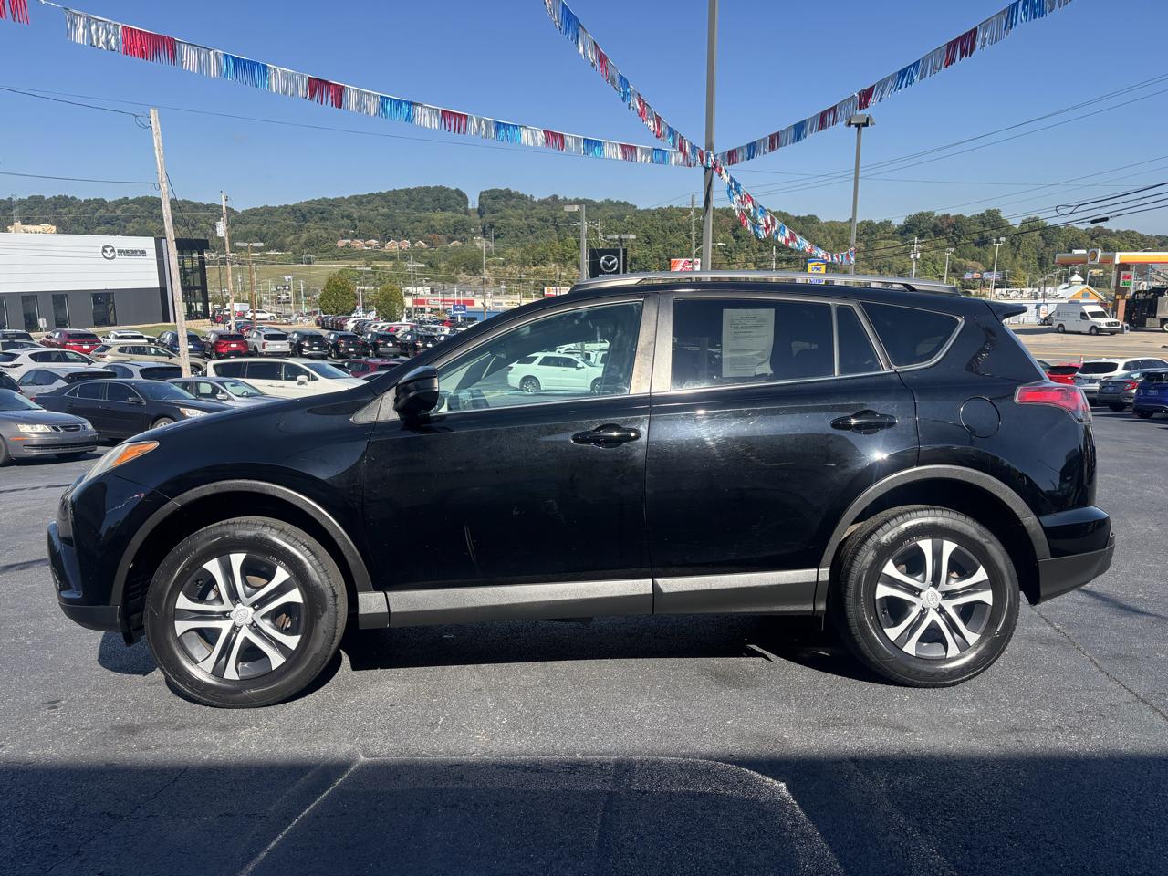 Toyota RAV4 LE FWD 2017