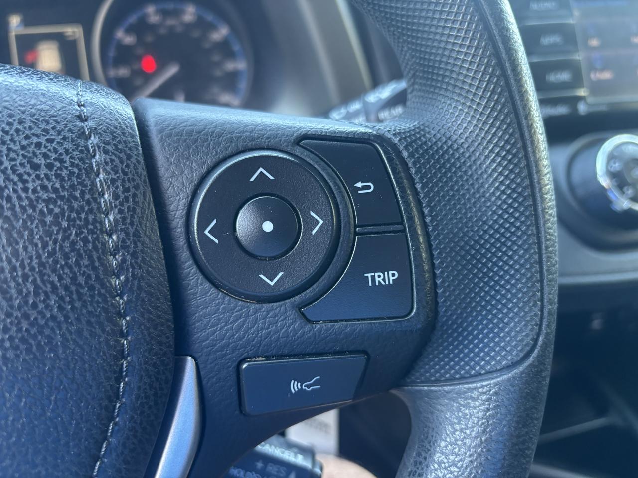 Toyota RAV4 LE FWD 2017