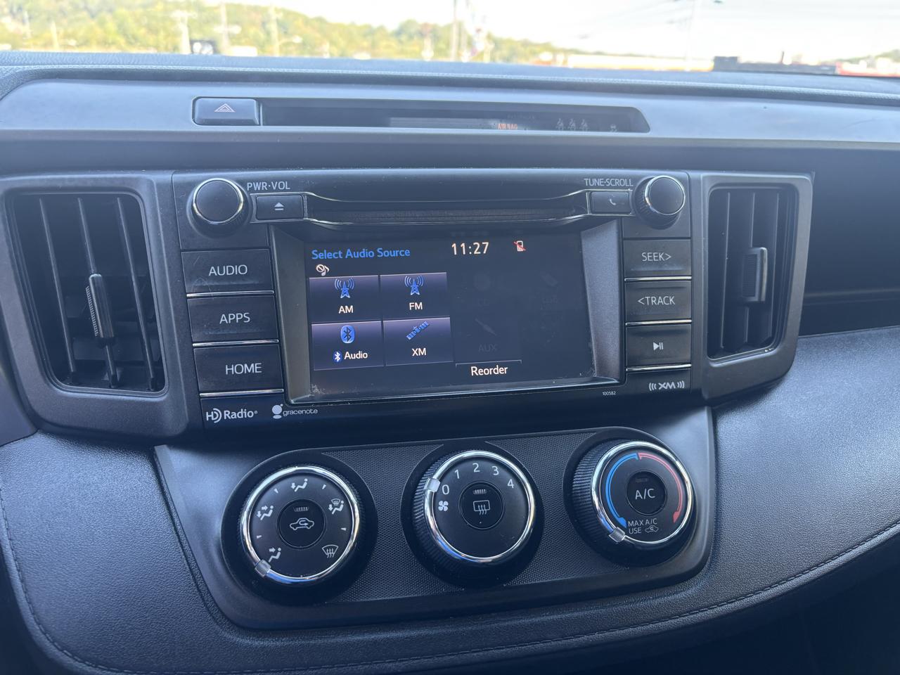 Toyota RAV4 LE FWD 2017