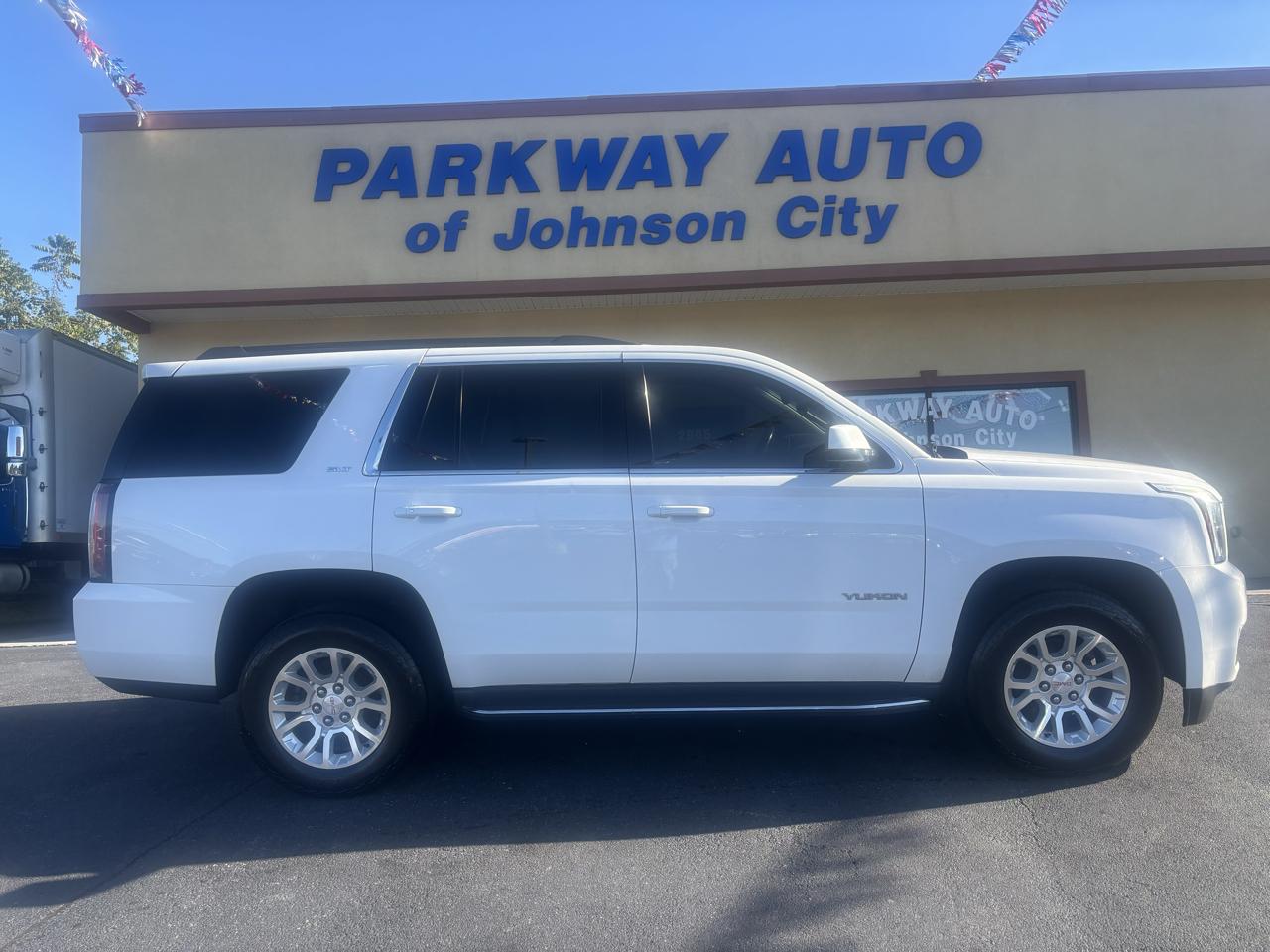 GMC Yukon photo 2