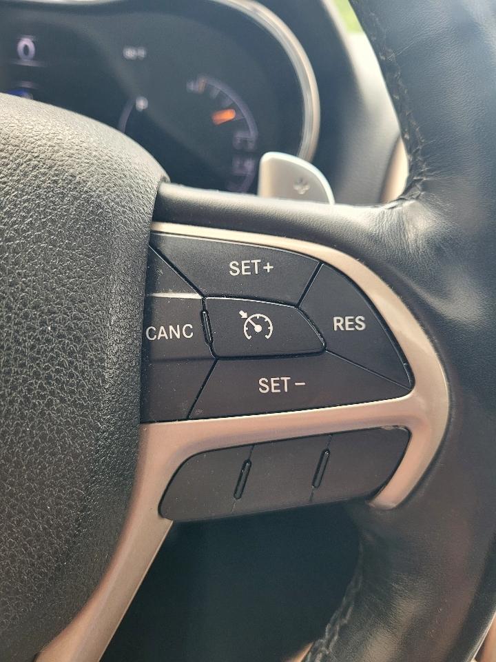 Jeep Grand Cherokee photo 18