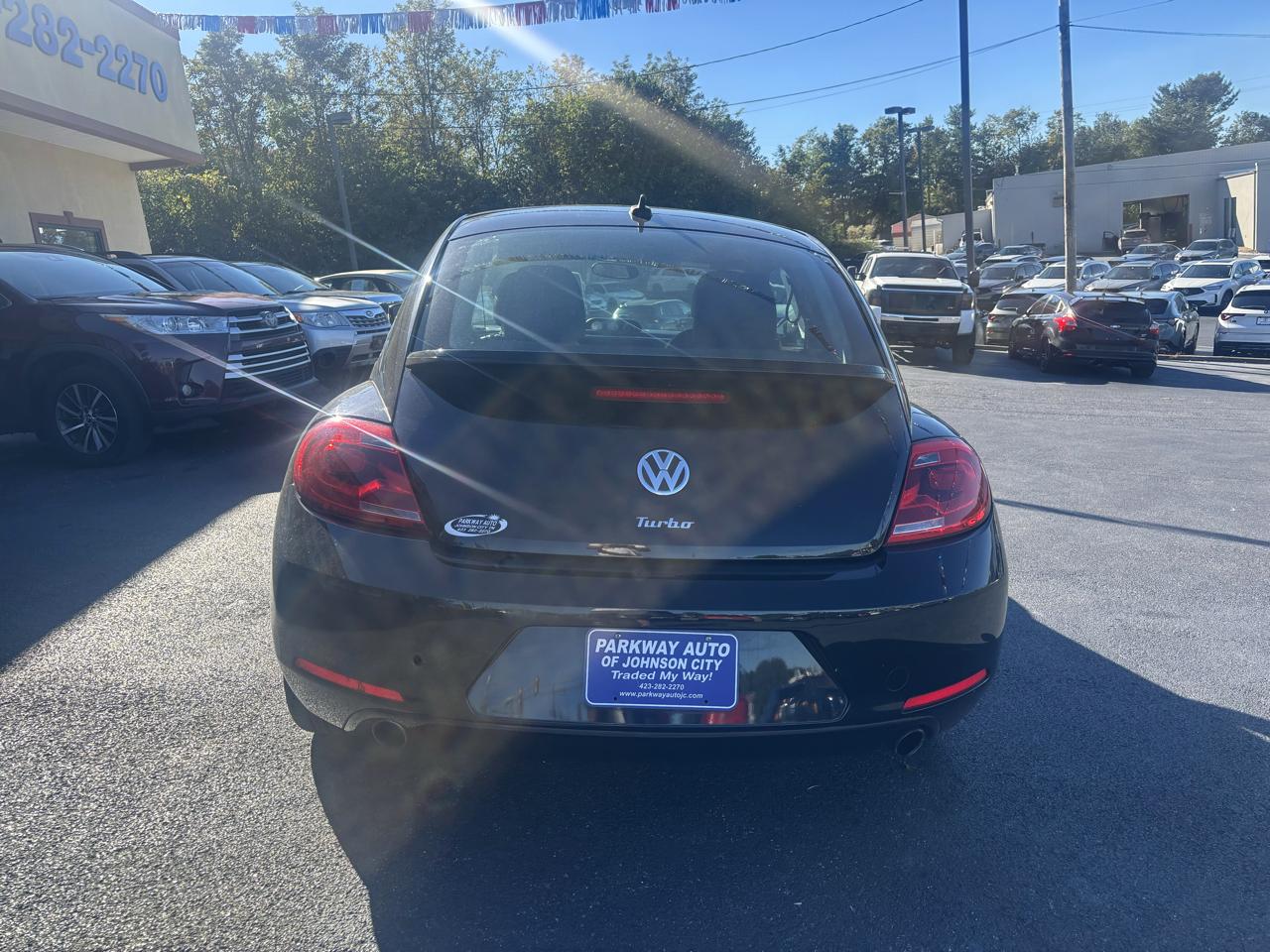 Volkswagen Beetle 2.0T Turbo w/Sunroof & Sound 2013